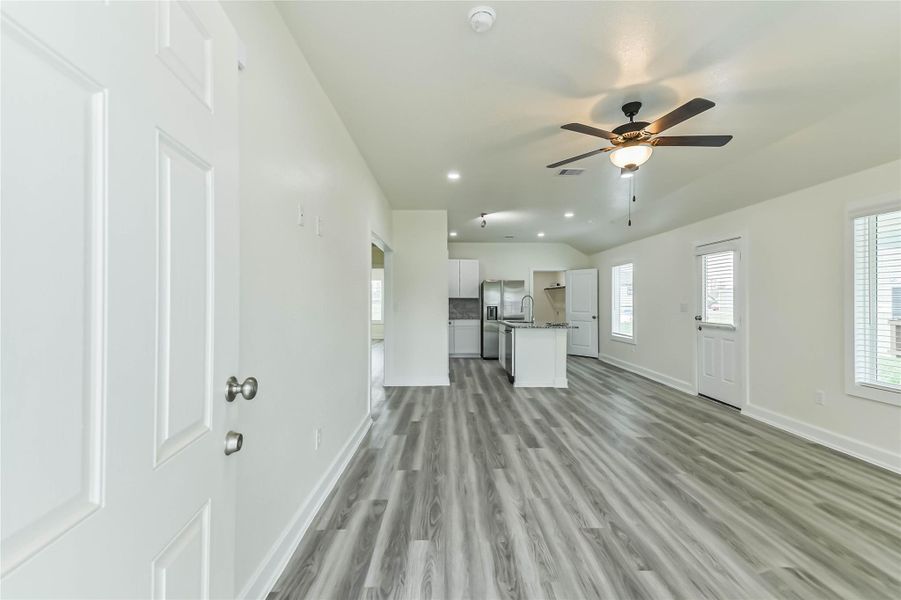 Spacious, unfurnished interior of a new home in , Conroe (Image 13).