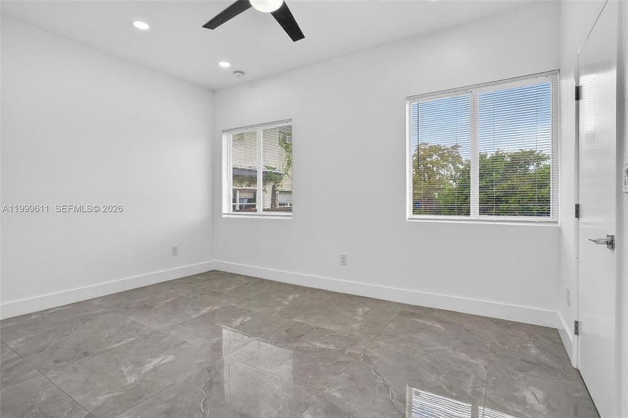 Spacious, unfurnished interior of a new home in , Fort Lauderdale (Image 34).