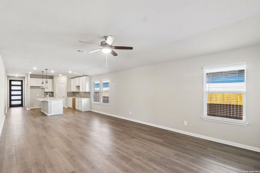 Spacious, unfurnished interior of a new home in Estancia Ranch - Premier Series, San Antonio (Image 18).