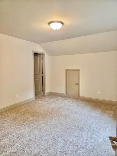 Spacious, unfurnished interior of a new home in , Waleska (Image 9).