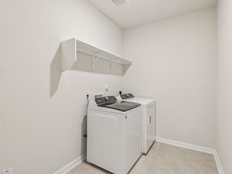 Close-up of interior finishes inside a home in Thomas Pond, San Antonio (Image 11).