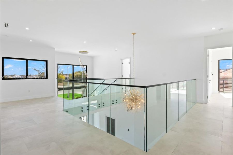 Spacious, unfurnished interior of a new home in , Cape Coral (Image 20).