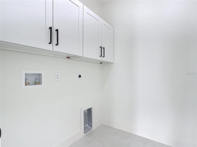 Spacious, unfurnished interior of a new home in , North Port (Image 38).