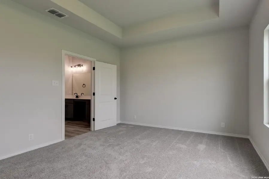 Spacious, unfurnished interior of a new home in Hennersby Hollow, San Antonio (Image 17).