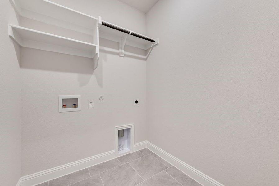 Spacious, unfurnished interior of a new home in Creekside of Crowley, Crowley (Image 31).