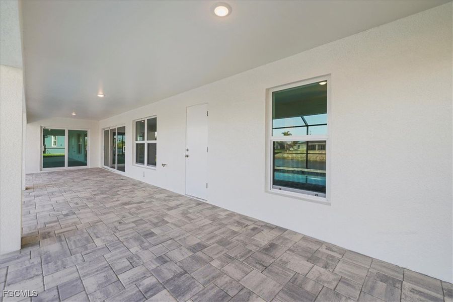 Spacious, unfurnished interior of a new home in Cape Coral, Cape Coral (Image 29).