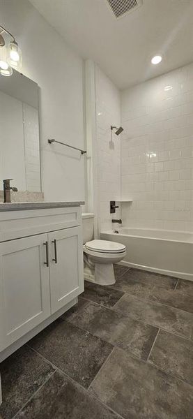 Furnished interior view inside a new home in , Winter Garden (Image 9).