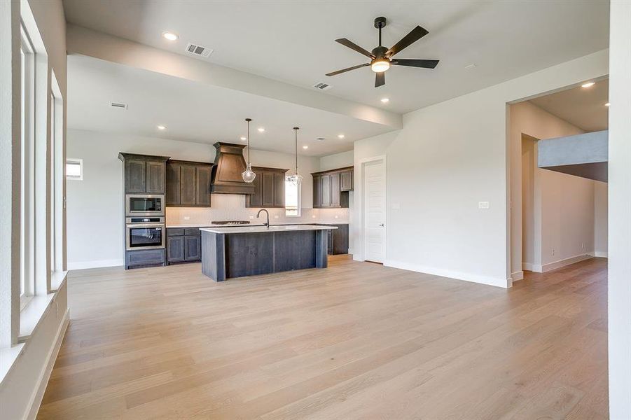 Spacious, unfurnished interior of a new home in Pecan Grove, Burleson (Image 38). Spacious, unfurnished interior of a new home in Pecan Grove, Burleson (Image 38).