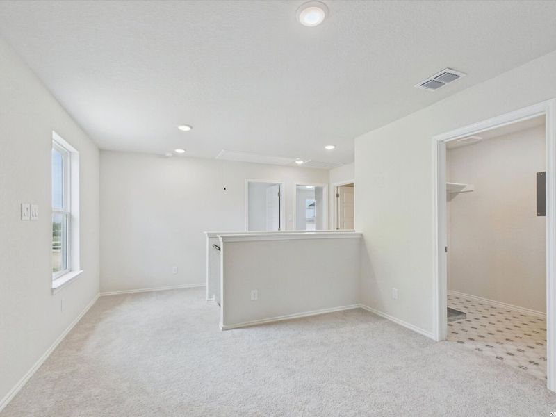 Spacious, unfurnished interior of a new home in Meadows at Oak Creek, San Antonio (Image 24). Spacious, unfurnished interior of a new home in Meadows at Oak Creek, San Antonio (Image 24).