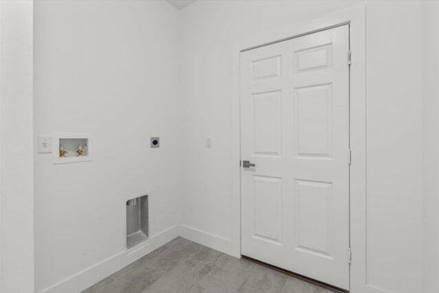 Spacious, unfurnished interior of a new home in , Vero Beach (Image 31).