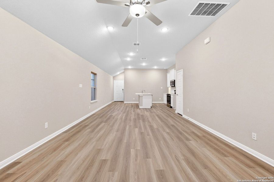Spacious, unfurnished interior of a new home in Park Place, New Braunfels (Image 26).