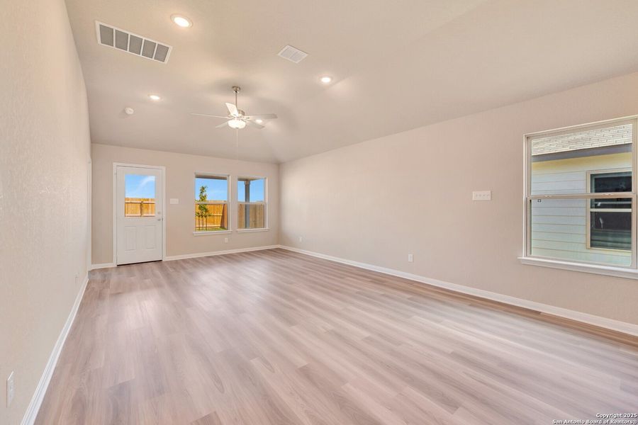Spacious, unfurnished interior of a new home in Park Place, New Braunfels (Image 23).