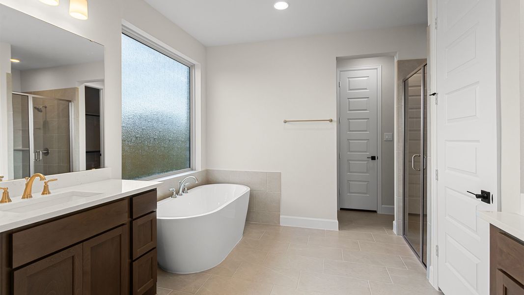 Furnished interior view inside a new home in Cross Creek West, Fulshear (Image 4).