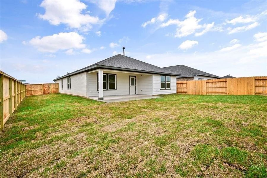 Front exterior of a new home in Sunterra, Katy, TX, highlighting curb appeal (Image 38). Front exterior of a new home in Sunterra, Katy, TX, highlighting curb appeal (Image 38).