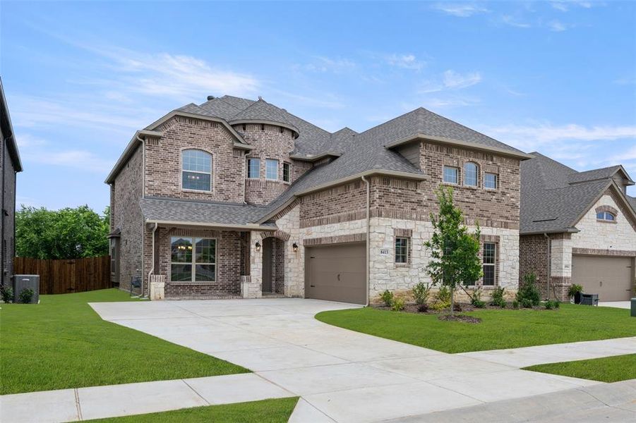 8413 Lavon- Front-2 8413 Lavon- Front-2