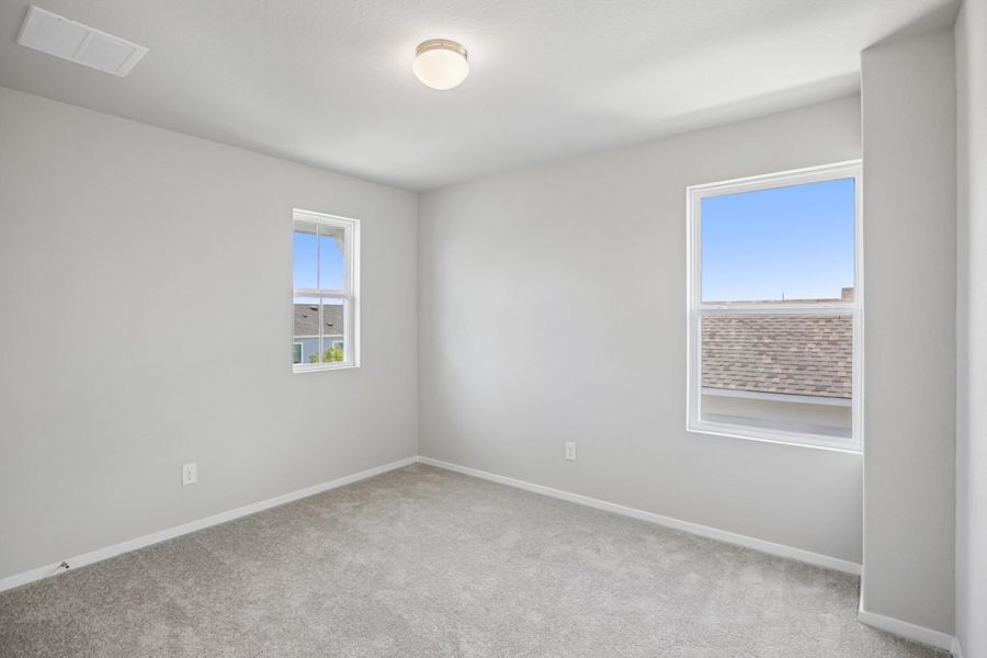 Spacious, unfurnished interior of a new home in Harvest Ridge, Elgin (Image 20).