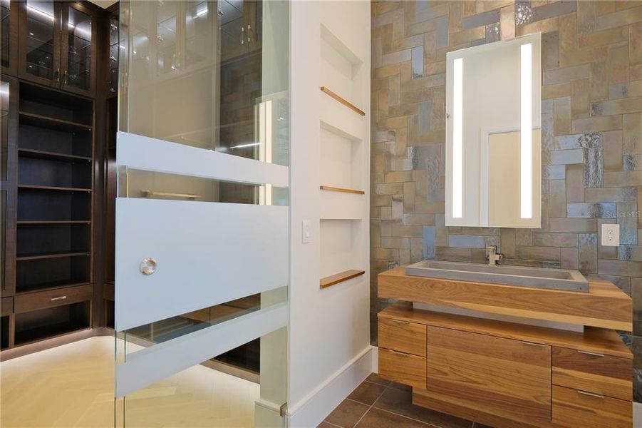 Furnished interior view inside a new home in , Bradenton (Image 33).