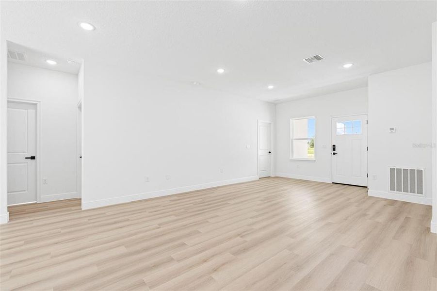 Spacious, unfurnished interior of a new home in , Ocala (Image 32).