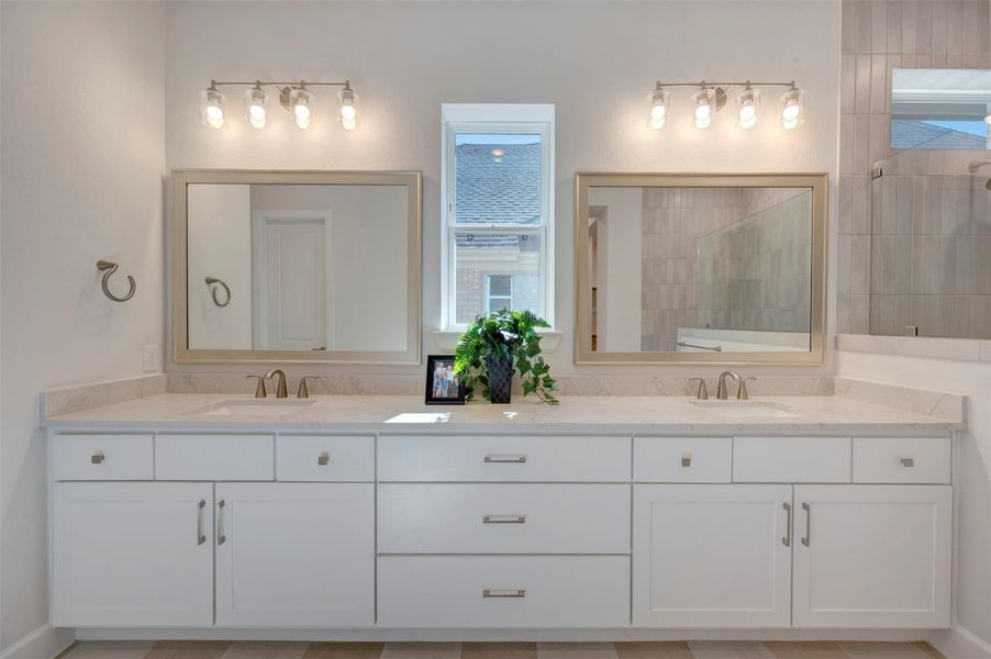 /another view of this extra long vanity!