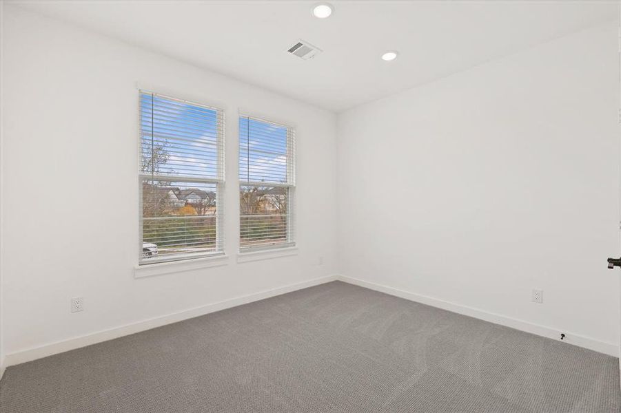 Spacious, unfurnished interior of a new home in Talon Hills, Saginaw (Image 24).