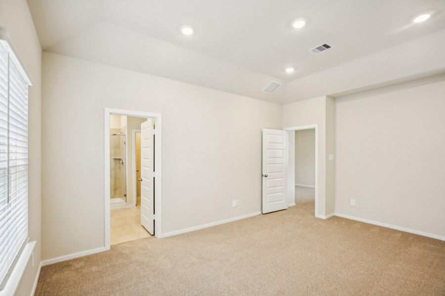 Spacious, unfurnished interior of a new home in Pinewood Trails - City Series, Atascocita (Image 35).