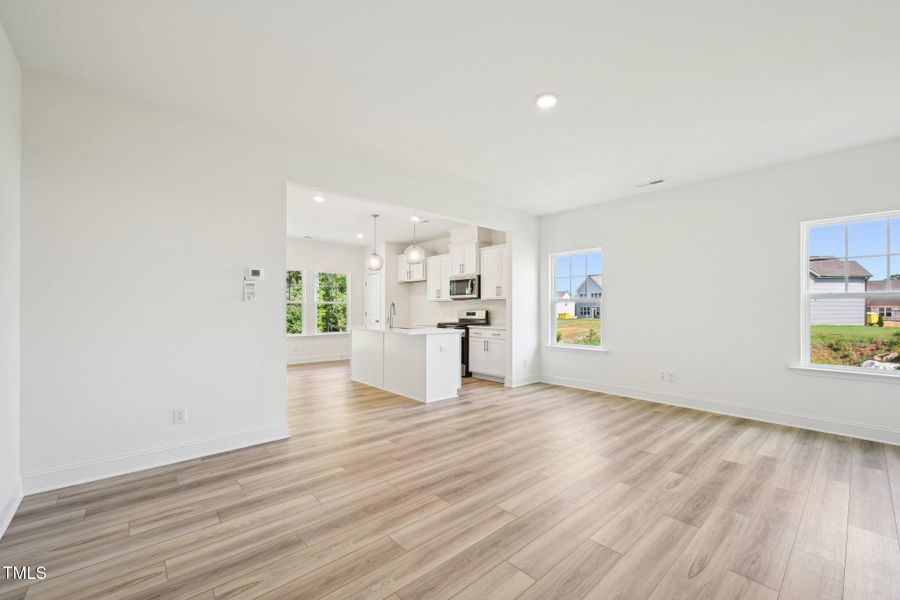 8-web-or-mls-Winding Crk Dr-2105-008