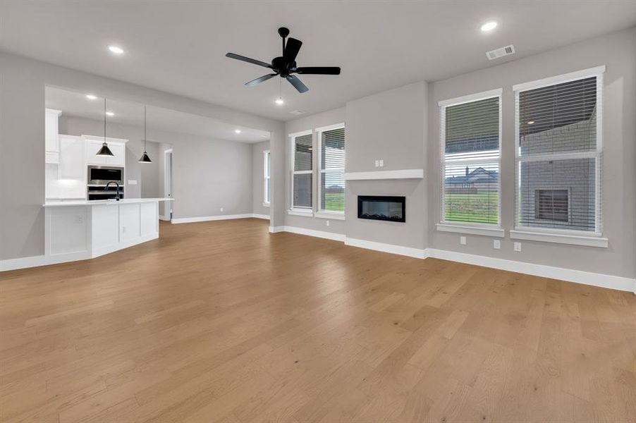 Spacious, unfurnished interior of a new home in Springside Estates II, Waxahachie (Image 13). Spacious, unfurnished interior of a new home in Springside Estates II, Waxahachie (Image 13).