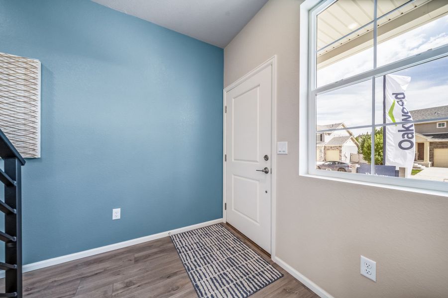Spacious, unfurnished interior of a new home in Thompson River Ranch, Johnstown (Image 18).