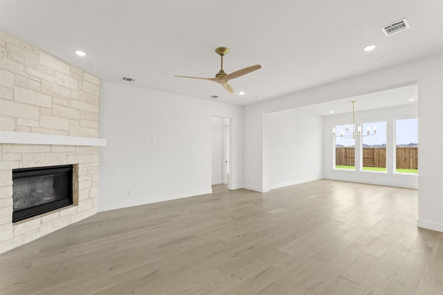 Representative unfurnished interior of a home built from the 4512 by Tradition Homes in Mustang Lakes, McKinney (Image 30).