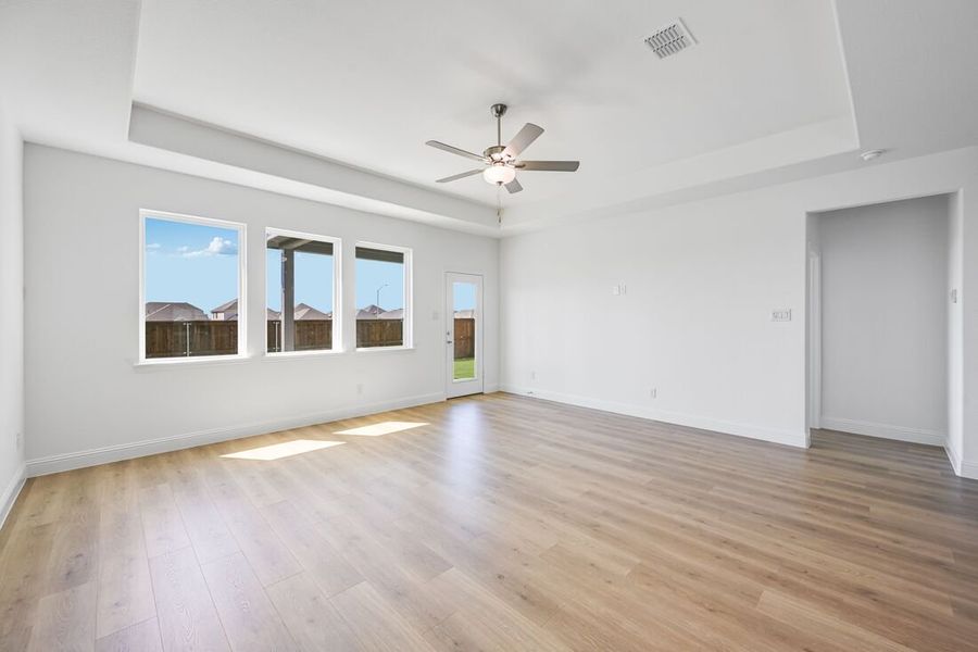 Spacious, unfurnished interior of a new home in Madero 50s, Fort Worth (Image 12). Spacious, unfurnished interior of a new home in Madero 50s, Fort Worth (Image 12).