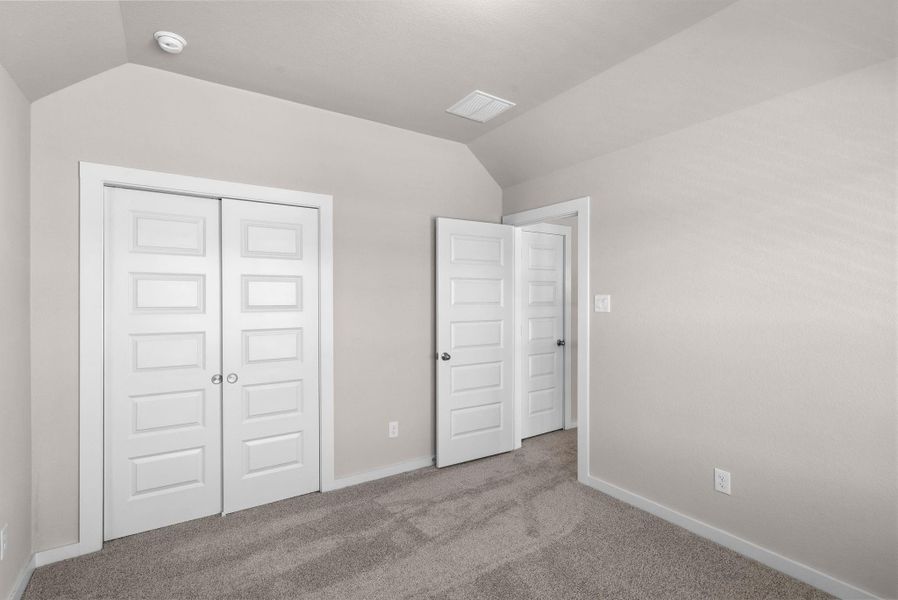 Spacious, unfurnished interior of a new home in Barton Creek Ranch, Conroe (Image 26).