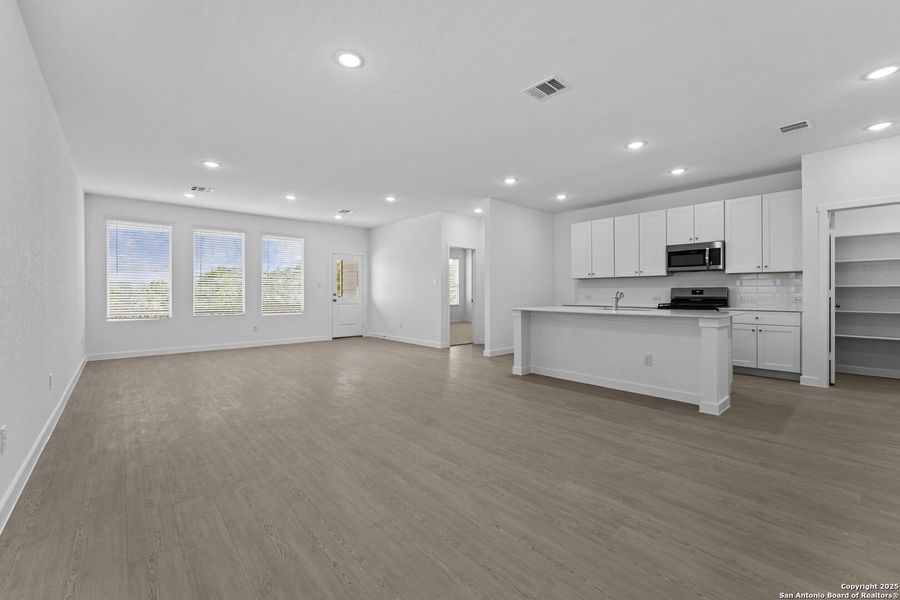 Spacious, unfurnished interior of a new home in Waterwheel: Coastline Collection, San Antonio (Image 14).