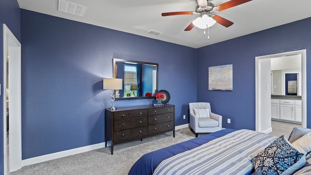 Furnished interior view inside a new home in Trails of Elizabeth Creek, Fort Worth (Image 18). Furnished interior view inside a new home in Trails of Elizabeth Creek, Fort Worth (Image 18).