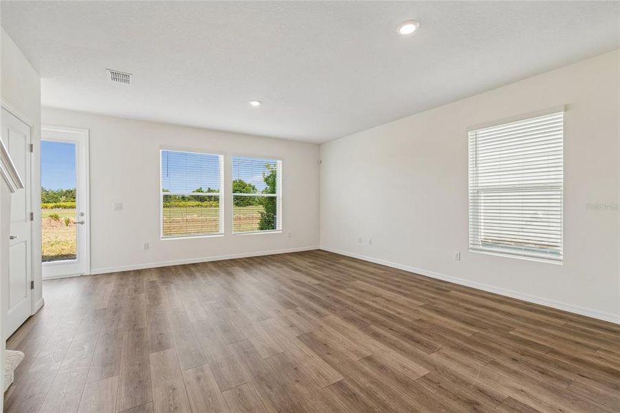 Spacious, unfurnished interior of a new home in Waterset Townhomes, Apollo Beach (Image 19).
