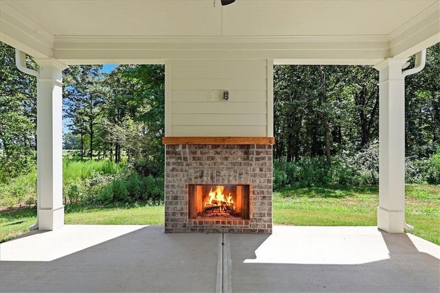 Exterior details and patio area of a home in , Monroe (Image 4).