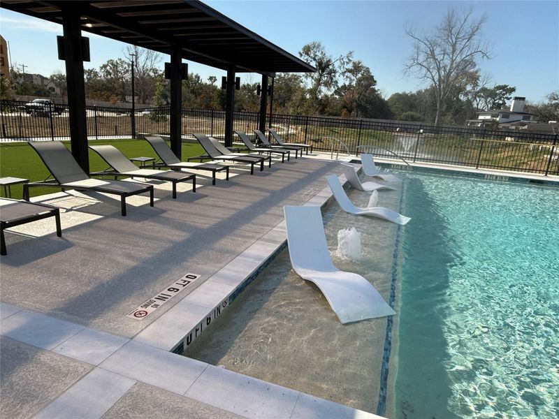 Community amenities in , Houston (Image 25).