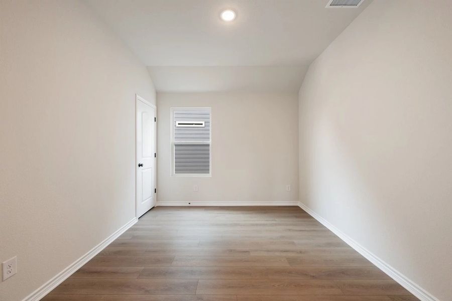 Spacious, unfurnished interior of a new home in Lariat, Liberty Hill (Image 39).