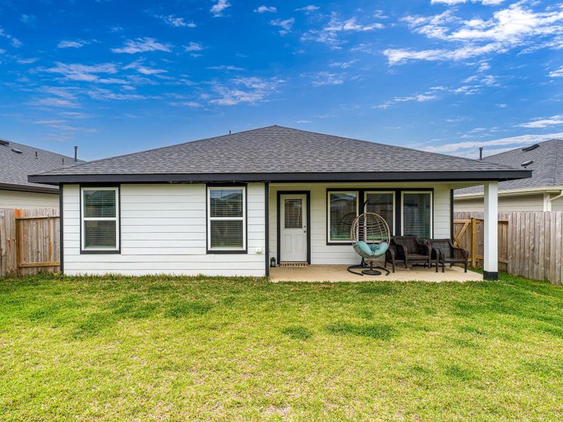 Exterior details and patio area of a home in Tamarron, Fulshear (Image 23).