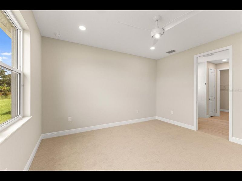 Spacious, unfurnished interior of a new home in , Sarasota (Image 19).