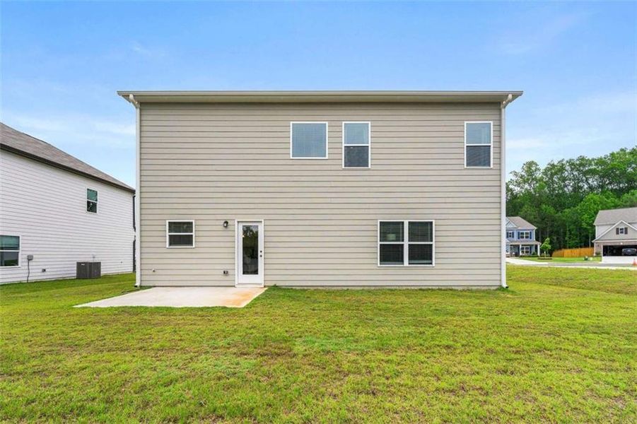 Exterior details and patio area of a home in , Dallas (Image 4).