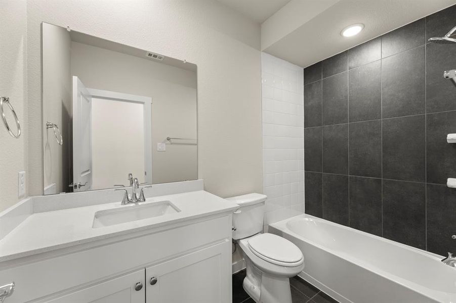 514 Sherwood_3512_Hickory_2ND Bath