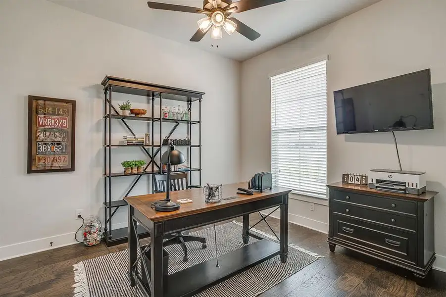 Furnished interior view inside a new home in , Waxahachie (Image 6).
