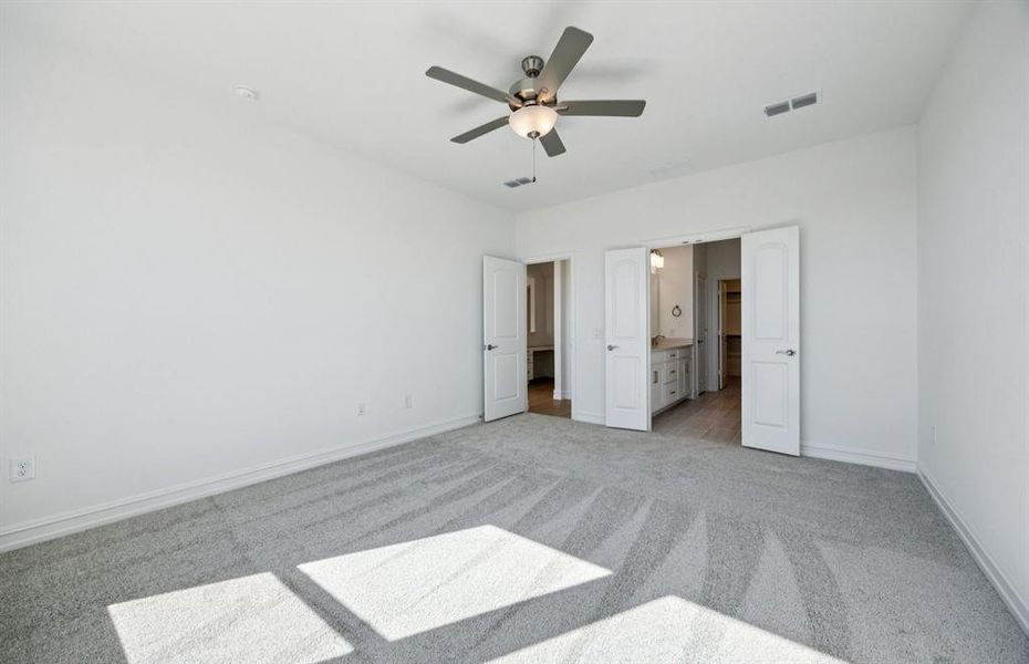 Spacious owner's suite with private bath Spacious owner's suite with private bath