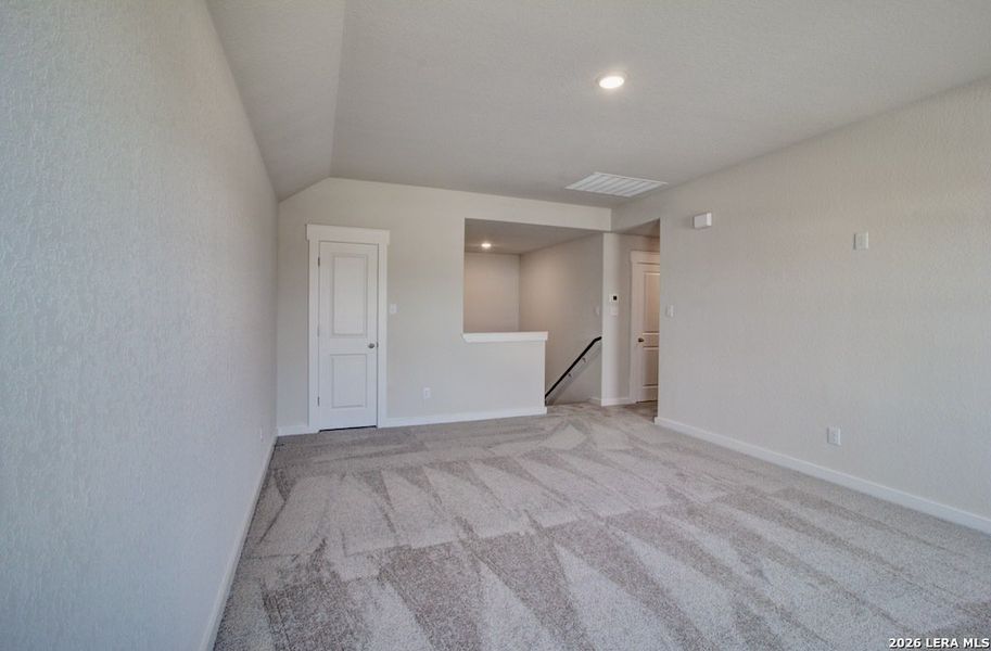 Spacious, unfurnished interior of a new home in Cloud Country, New Braunfels (Image 13).