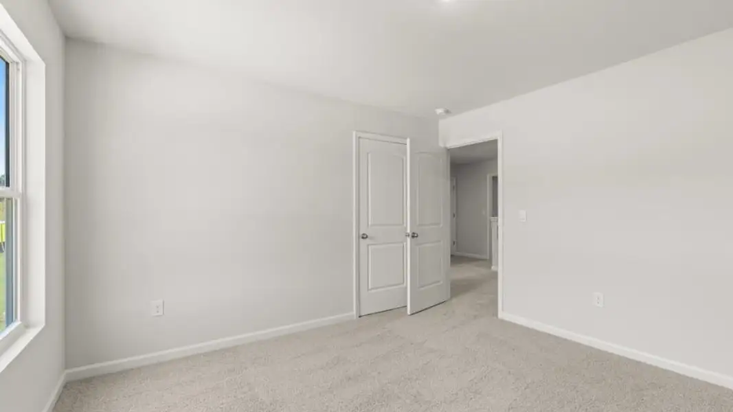 Spacious, unfurnished interior of a new home in Village at Pine Valley, Gainesville (Image 21).