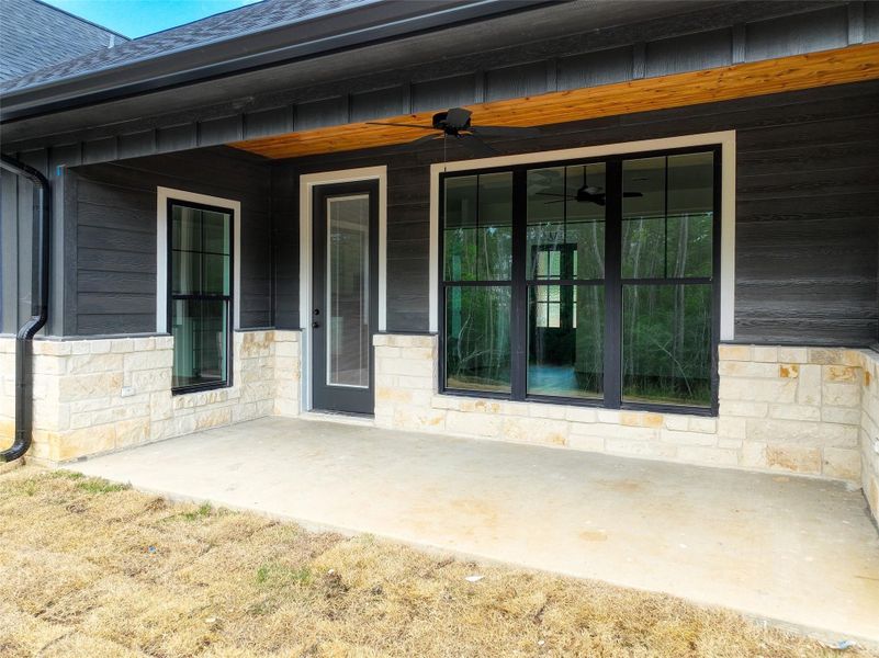 Exterior details and patio area of a home in , Brookeland (Image 25).