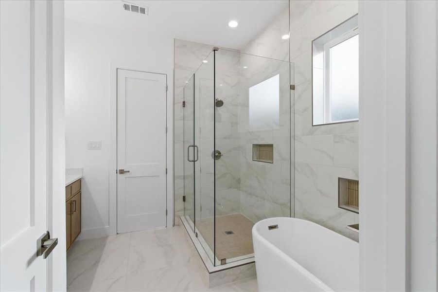 Furnished interior view inside a new home in , Dallas (Image 12).