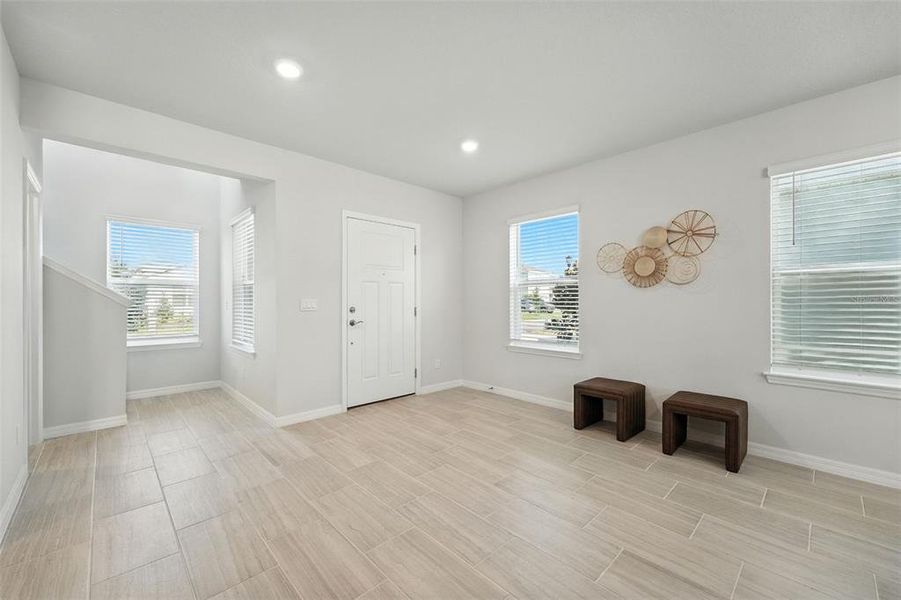 Spacious, unfurnished interior of a new home in Amelia Groves, St. Cloud (Image 22).