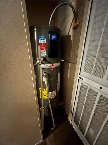 Sample of building materials used in homes in , Dawsonville (Image 37).