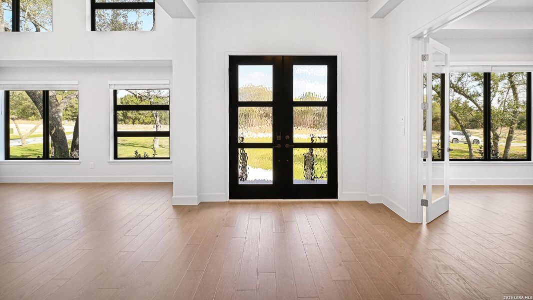 Spacious, unfurnished interior of a new home in Thornebrook, Bulverde (Image 18).